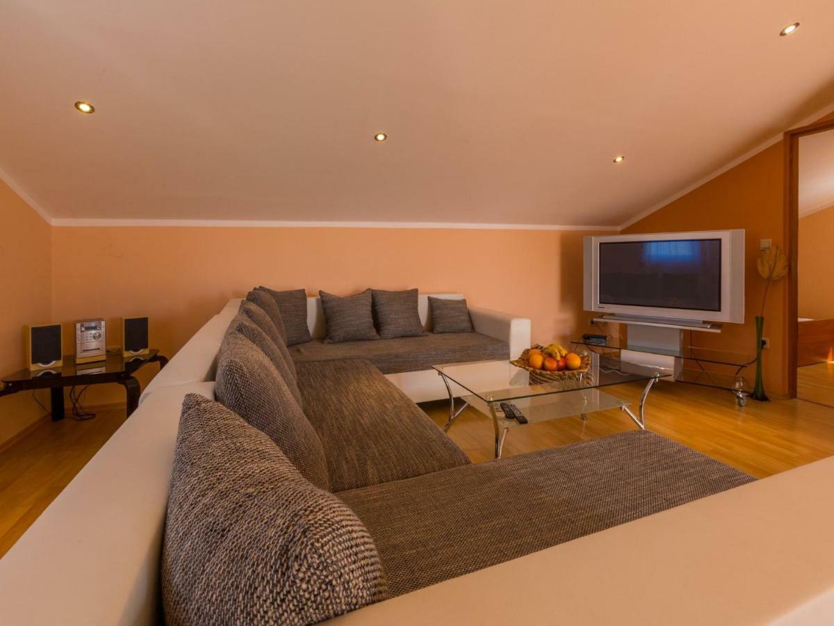Apartments Alin Dramalj Luaran gambar